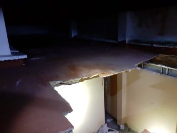 El derrumbe del techo de una vivienda en Aldaia El derrumbe del techo de una vivienda en Aldaia