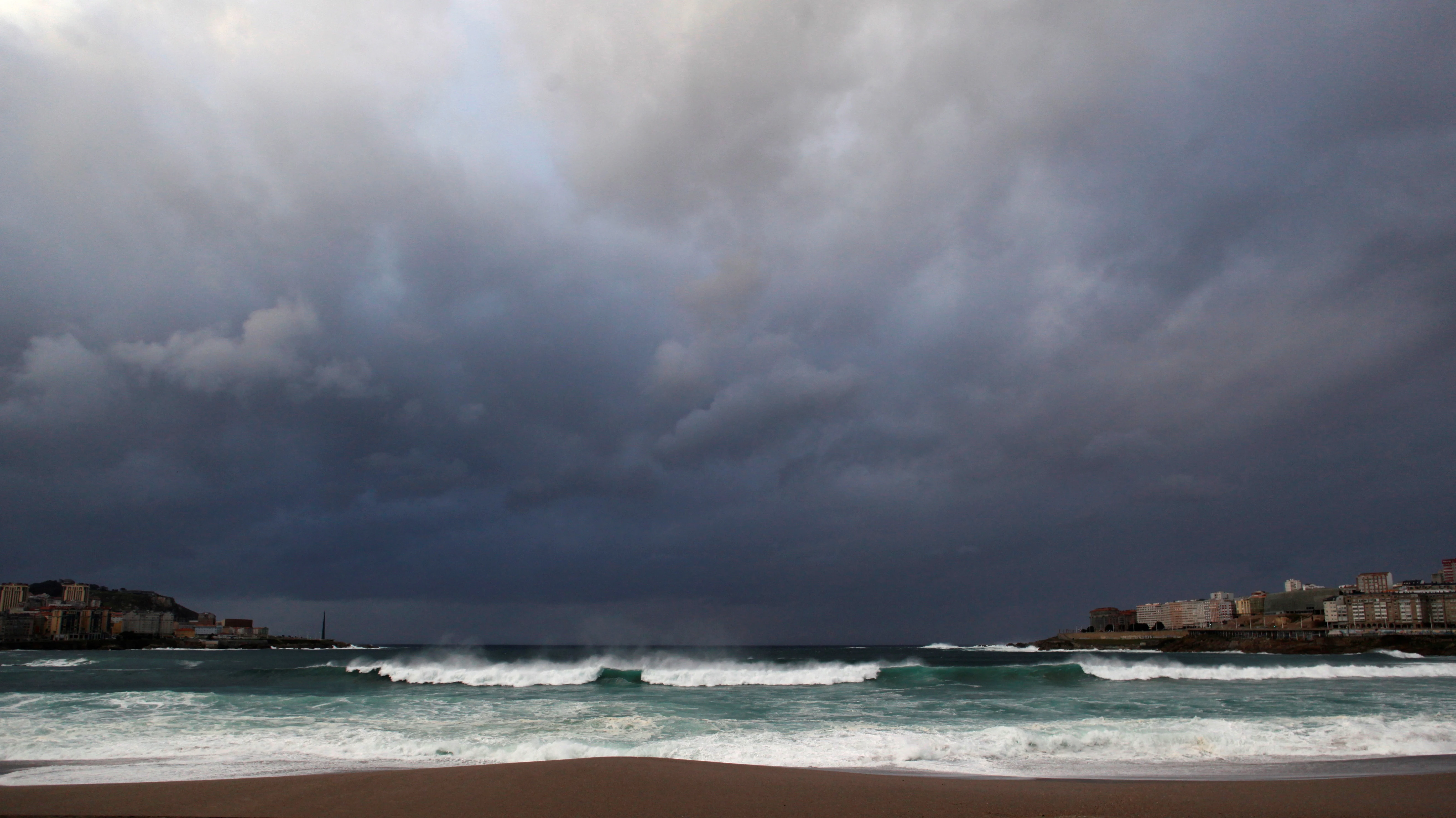 Grandes olas y riesgo de inundaciones en Galicia por la llegada de una nueva borrasca