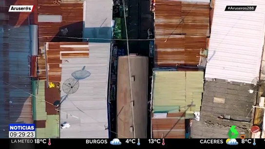 Un mercado hecho sobre las vías del tren donde sus vendedores se juegan la vida Un mercado hecho sobre las vías del tren donde sus vendedores se juegan la vida