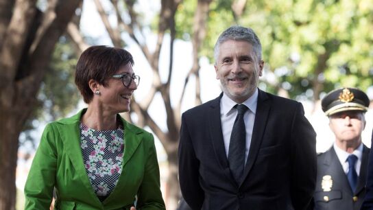 Mar&iacute;a G&aacute;mez junto a Fernando Grande-Marlaska