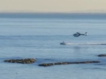 Dos detenidos por narcotráfico tras una espectacular persecución con helicóptero en la Bahía de Algeciras Dos detenidos por narcotráfico tras una espectacular persecución con helicóptero en la Bahía de Algeciras