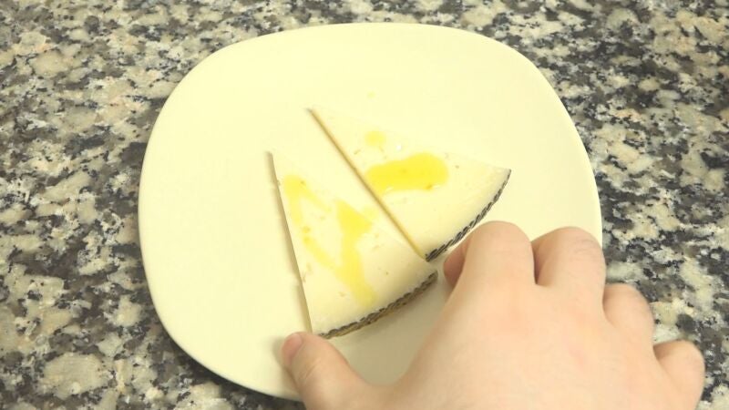 Mosca de la fruta: qué es y por qué debes darle las gracias si te gusta el queso