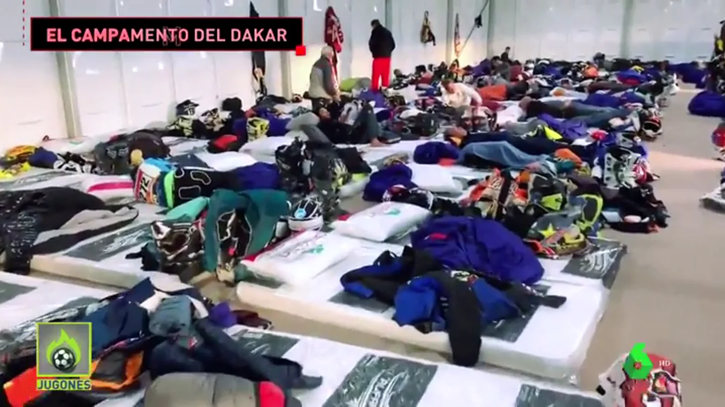 Así es el campamento del Dakar donde durmieron cientos de pilotos tras la décima etapa Así es el campamento del Dakar donde durmieron cientos de pilotos tras la décima etapa