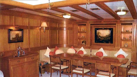 Otra estancia del barco con cuadros de Jan Griffier y Jan Van Goyen Otra estancia del barco con cuadros de Jan Griffier y Jan Van Goyen