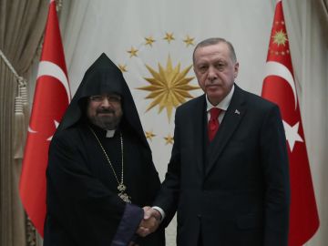 El sorprendente parecido de Jordi Évole con un patriarca armenio El sorprendente parecido de Jordi Évole con un patriarca armenio