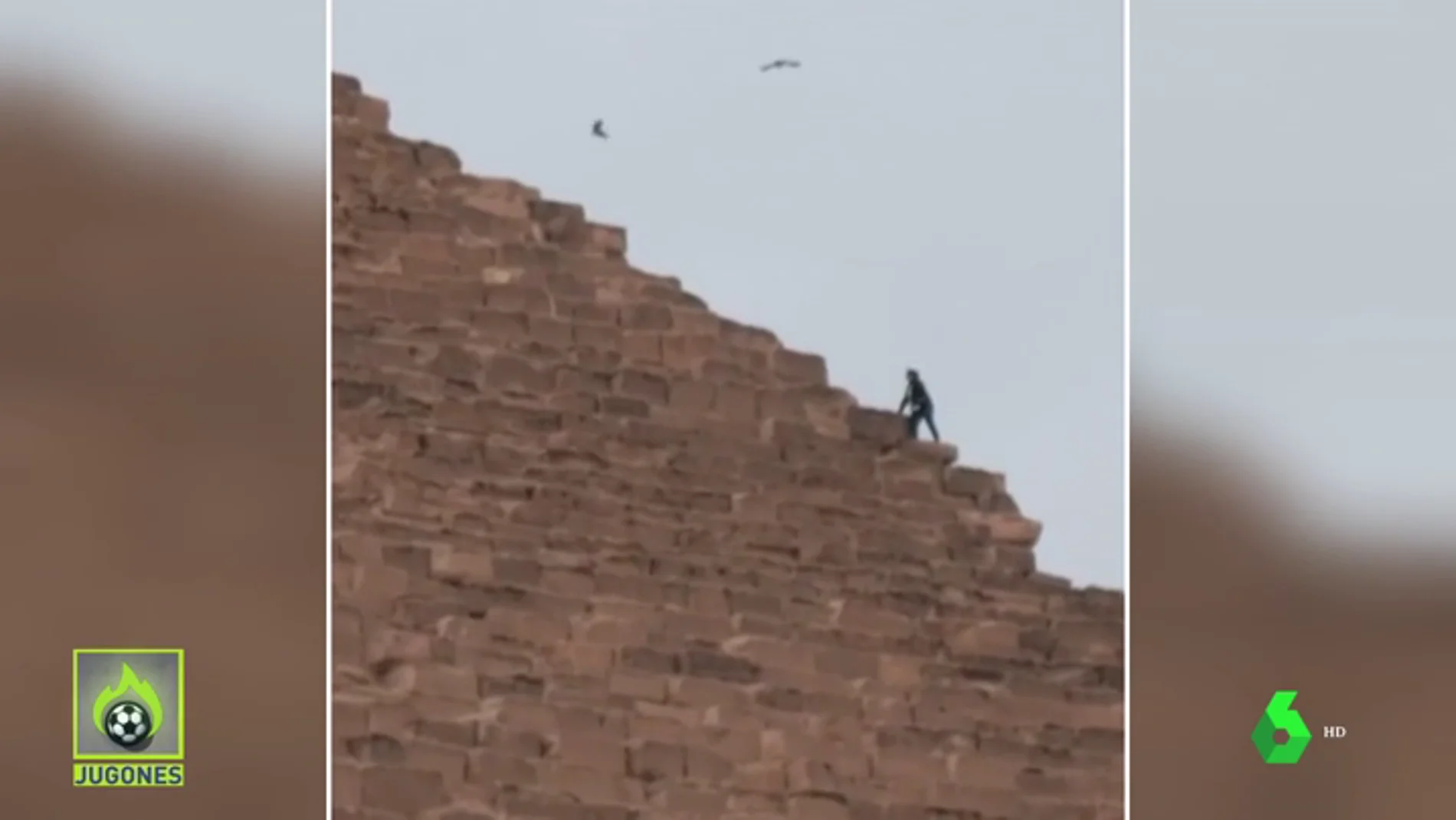 Un youtuber, detenido en Egipto por escalar una pirámide