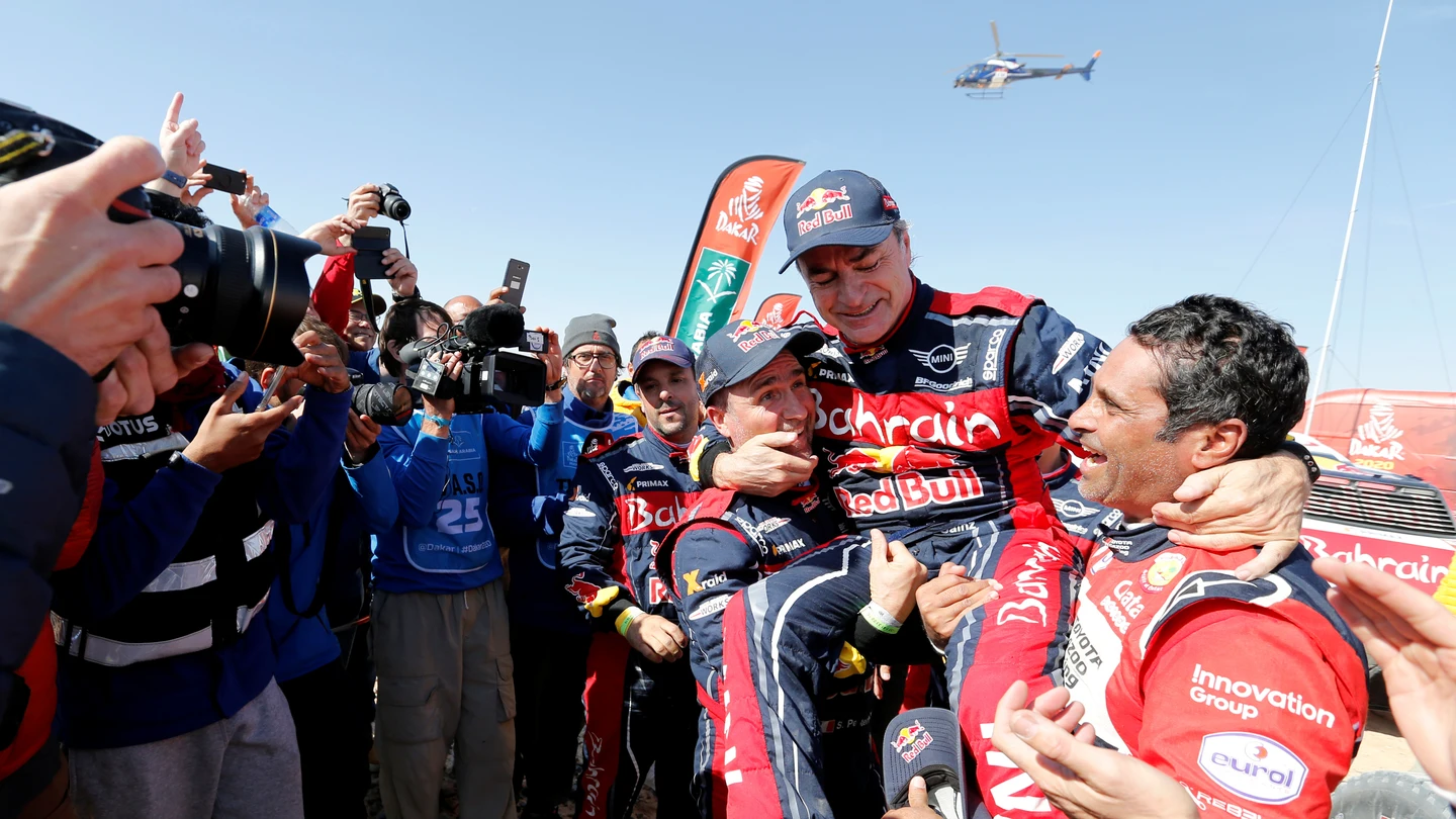 Carlos Sainz celebra su victoria en el Dakar Carlos Sainz celebra su victoria en el Dakar