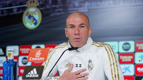 Zinedine Zidane, en rueda de prensa. Zinedine Zidane, en rueda de prensa.