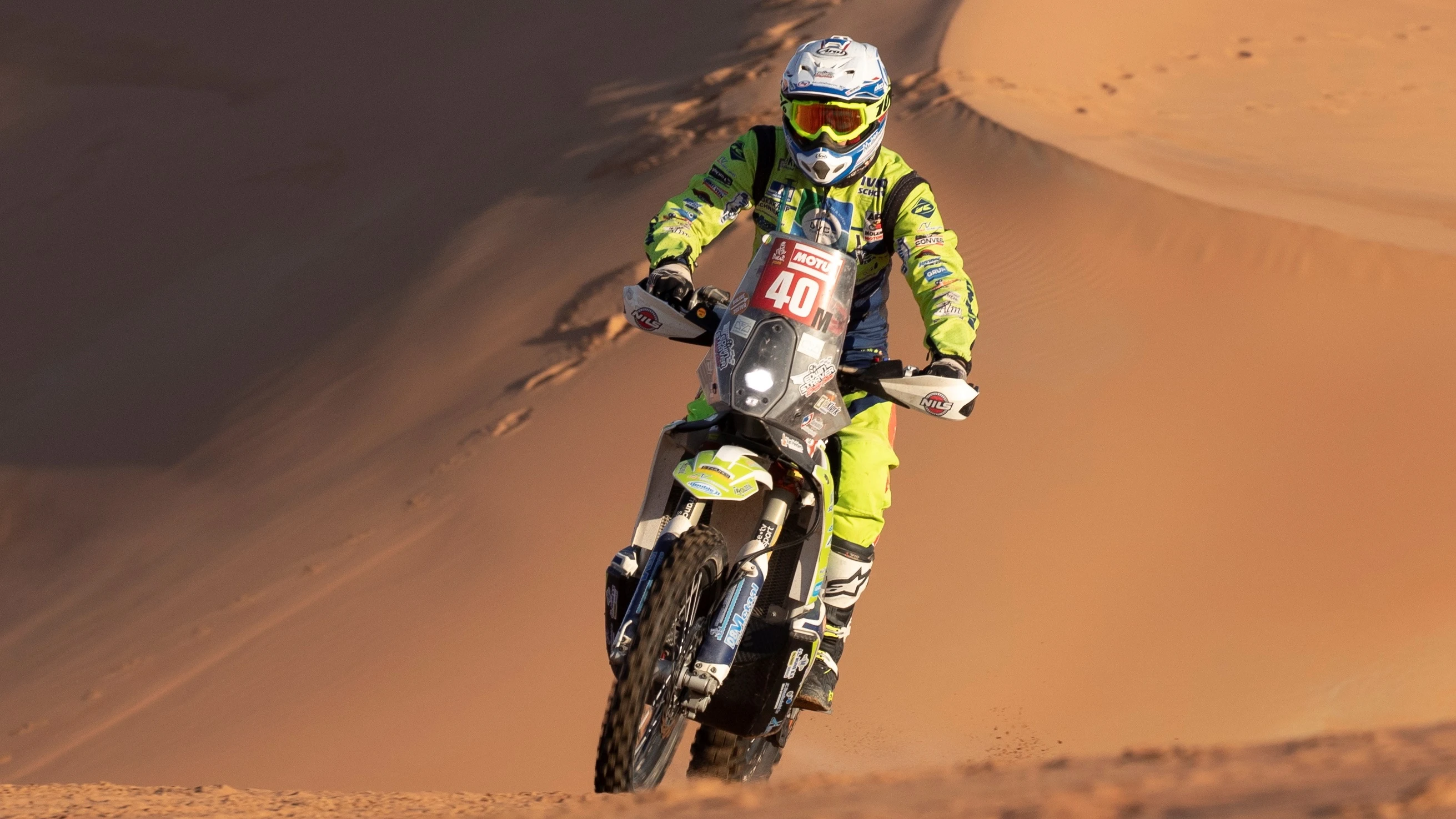 El piloto Edwin Straver, durante la etapa 11 del Dakar