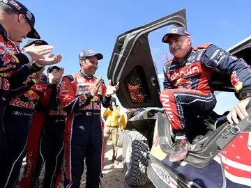 Carlos Sainz celebra su triunfo en el Dakar Carlos Sainz celebra su triunfo en el Dakar