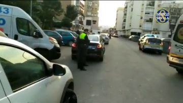 Un conductor de VTC atropella a dos personas en Sevilla tras quedare dormido