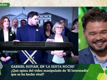 Rufián, cara a cara con su vídeo manipulado que se ha hecho viral: "Es un honor, doy para mucho de esto" Rufián, cara a cara con su vídeo manipulado que se ha hecho viral: "Es un honor, doy para mucho de esto"