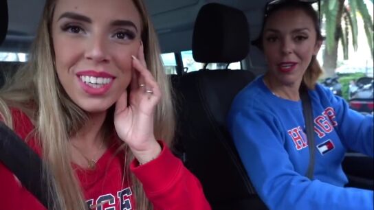 Las youtubers que han publicado el v&iacute;deo '24 horas haciendo feliz a los dem&aacute;s'