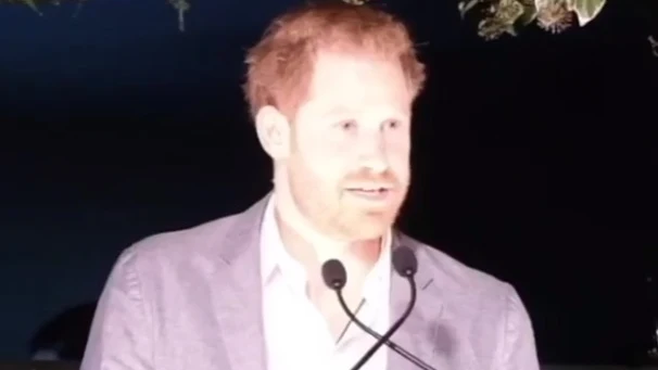 El príncipe Harry durante su discurso en una cena benéfica