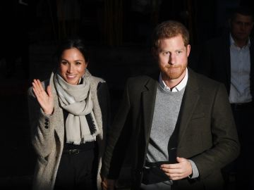 El príncipe Enrique de Inglaterra y su esposa Meghan Markle El príncipe Enrique de Inglaterra y su esposa Meghan Markle