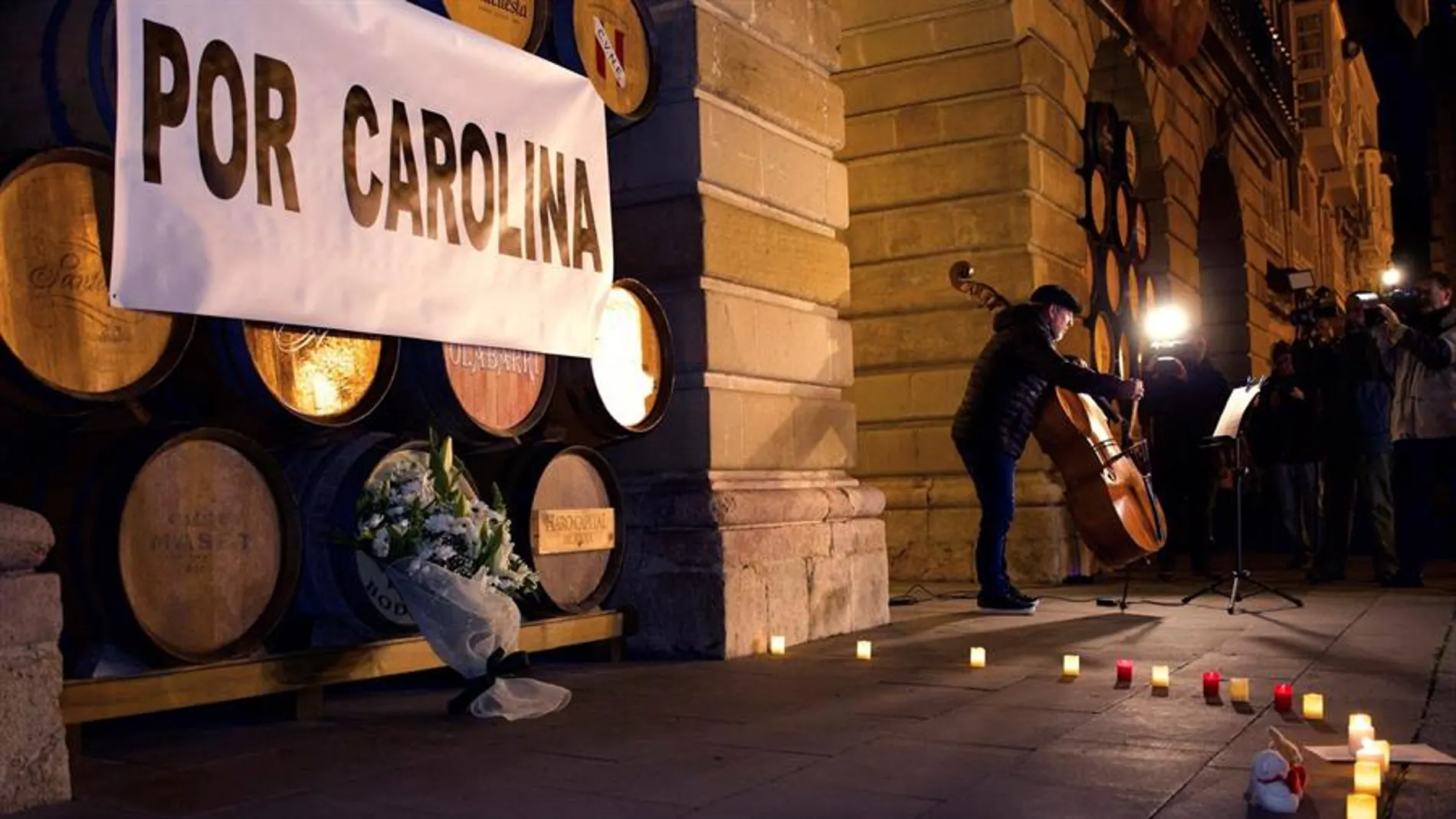  Un momento de la concentración "Por Carolina" en Logroño