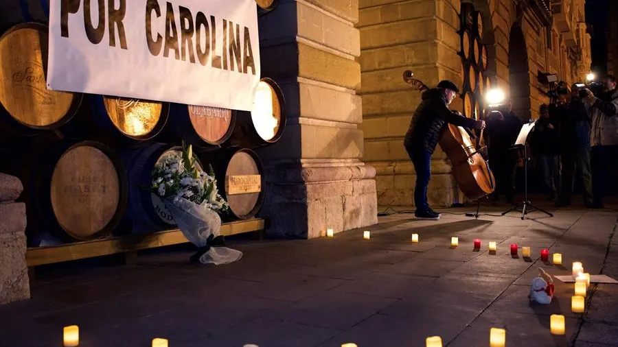  Un momento de la concentración "Por Carolina" en Logroño