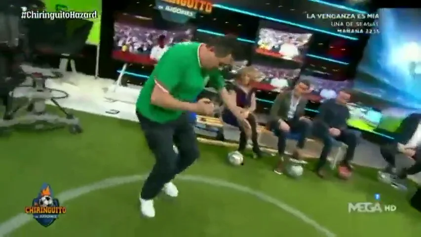 La aplaudida imitación de Tomás Roncero del entrenamiento de Eden Hazard La aplaudida imitación de Tomás Roncero del entrenamiento de Eden Hazard
