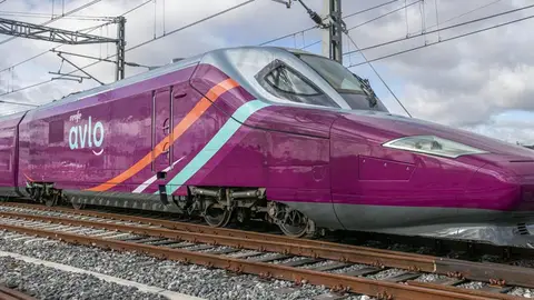 Imagen de archivo de un tren AVLO AVLO estrena Valencia como nuevo destino el 21 de febrero