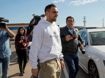 Paco Alcácer pasa el reconocimiento médico con el Villarreal. Paco Alcácer pasa el reconocimiento médico con el Villarreal.