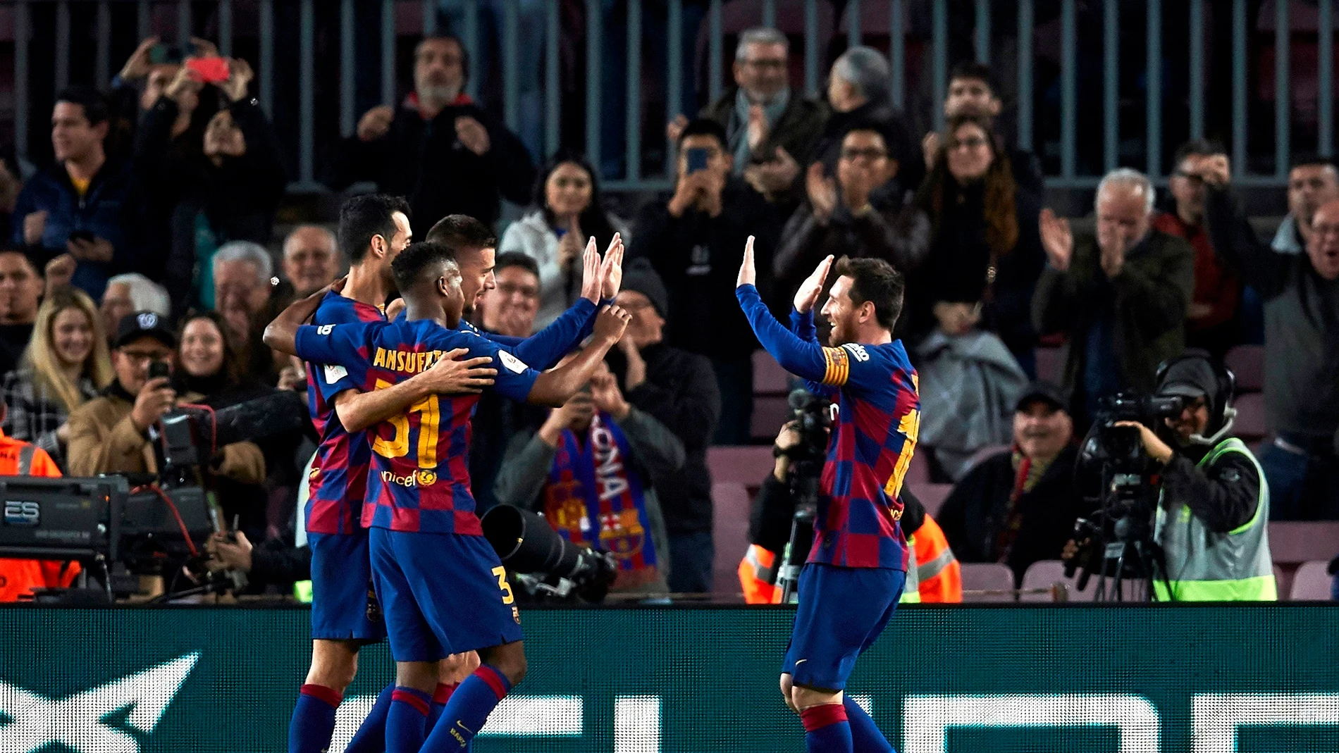 Los jugadores del Barcelona celebran un gol ante el Leganés.
