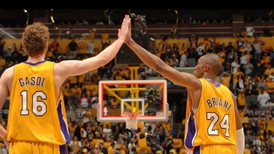 Pau Gasol y Kobe Bryant en un partido de los Lakers Pau Gasol y Kobe Bryant en un partido de los Lakers