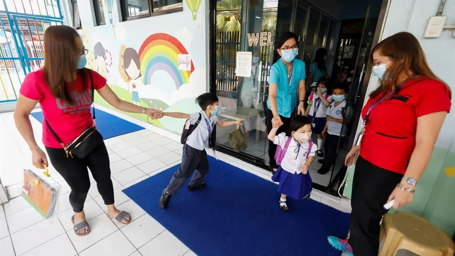 Imagen de archivo de medidas preventivas por el coronavirus en un colegio chino-filipino de Ciudad Quezón