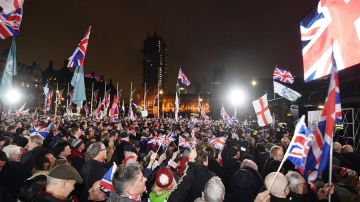 Ciudadanos británicos celebran la salida de la Unión Europea