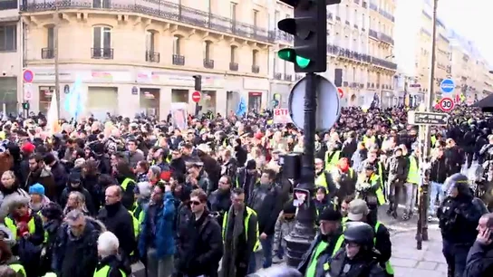 Los chalecos amarillos y el desencanto del que se alimenta la extrema derecha: "El francés se siente abandonado por el sistema" Los chalecos amarillos y el desencanto del que se alimenta la extrema derecha: "El francés se siente abandonado por el sistema"