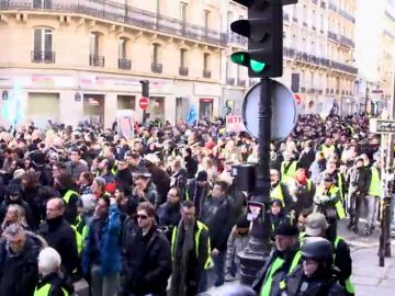 Los chalecos amarillos y el desencanto del que se alimenta la extrema derecha: "El francés se siente abandonado por el sistema" Los chalecos amarillos y el desencanto del que se alimenta la extrema derecha: "El francés se siente abandonado por el sistema"