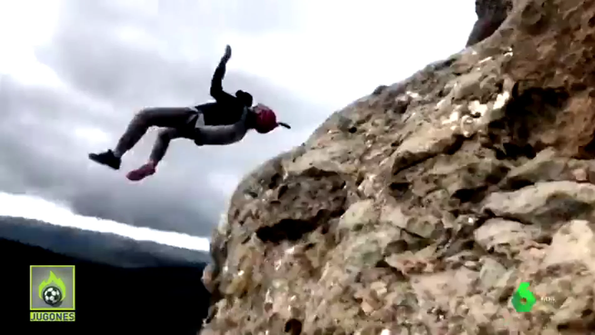 Álex Villar, el saltador base más extremo, vuela junto a Jugones: así prepara sus saltos