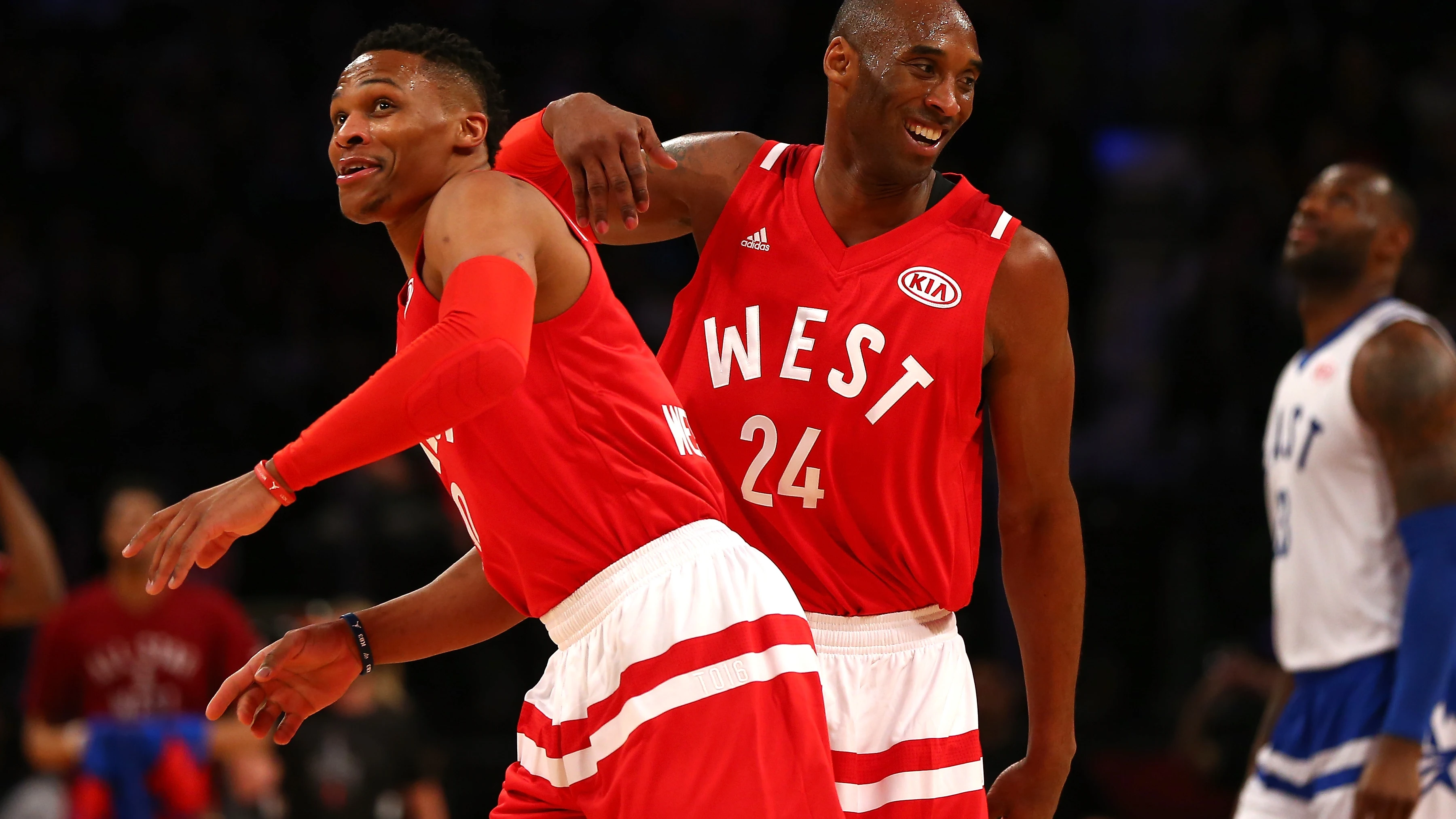 Russell Westbrook, junto a Kobe Bryant durante el All-Star Game de 2016