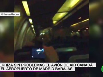 El pasaje aplaude al aterrizar el avión en Barajas El pasaje aplaude al aterrizar el avión en Barajas