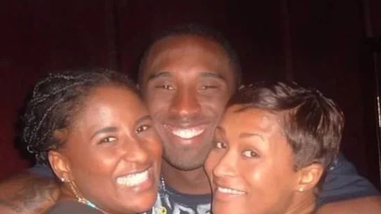 Kobe Bryant, junto a sus hermanas Kobe Bryant, junto a sus hermanas