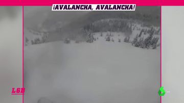 El agónico descenso de un esquiador perseguido por una avalancha