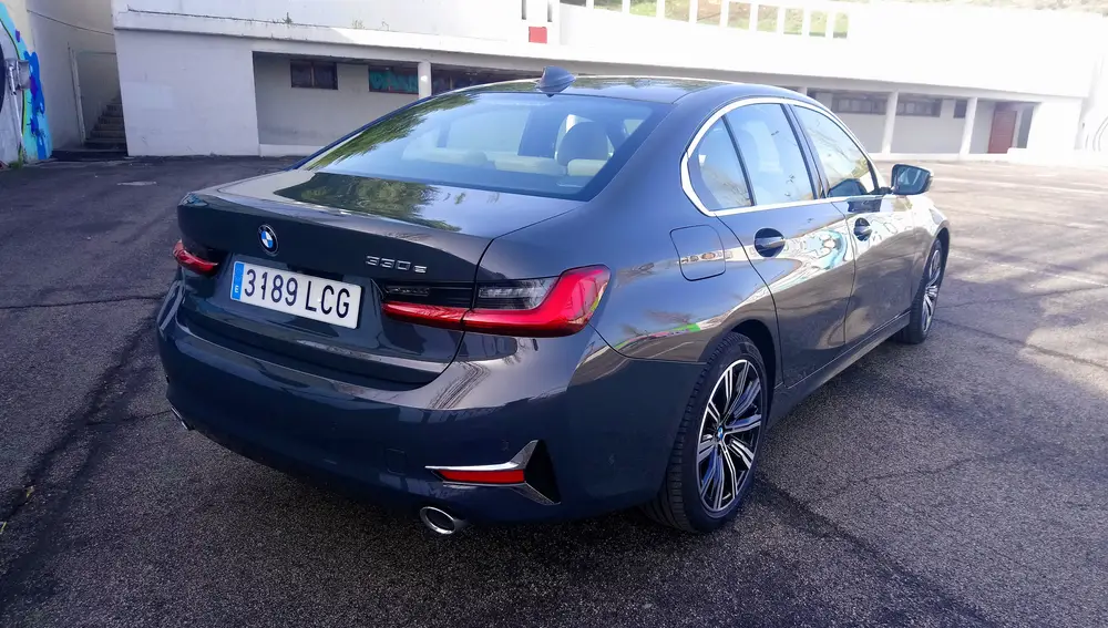BMW 330e 2019