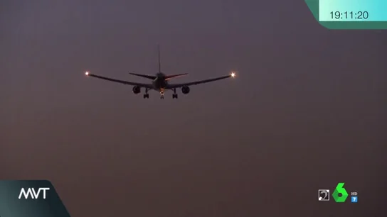Así tomó tierra en Barajas el avión de Air Canada con problemas en el tren de aterrizaje Así tomó tierra en Barajas el avión de Air Canada con problemas en el tren de aterrizaje