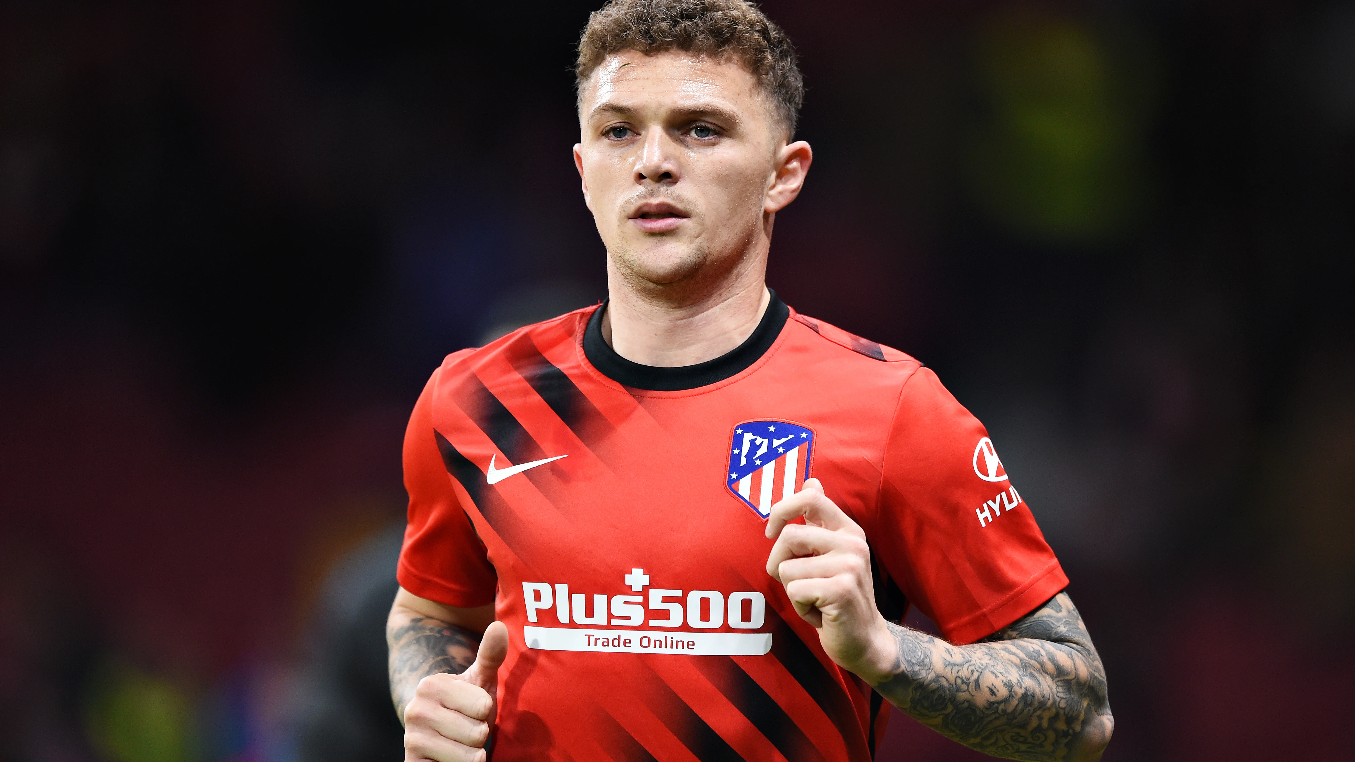 Trippier durante el calentamiento de un partido en el Wanda Metropolitano