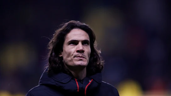 Edison Cavani en antes de un partido con el PSG Edison Cavani en antes de un partido con el PSG