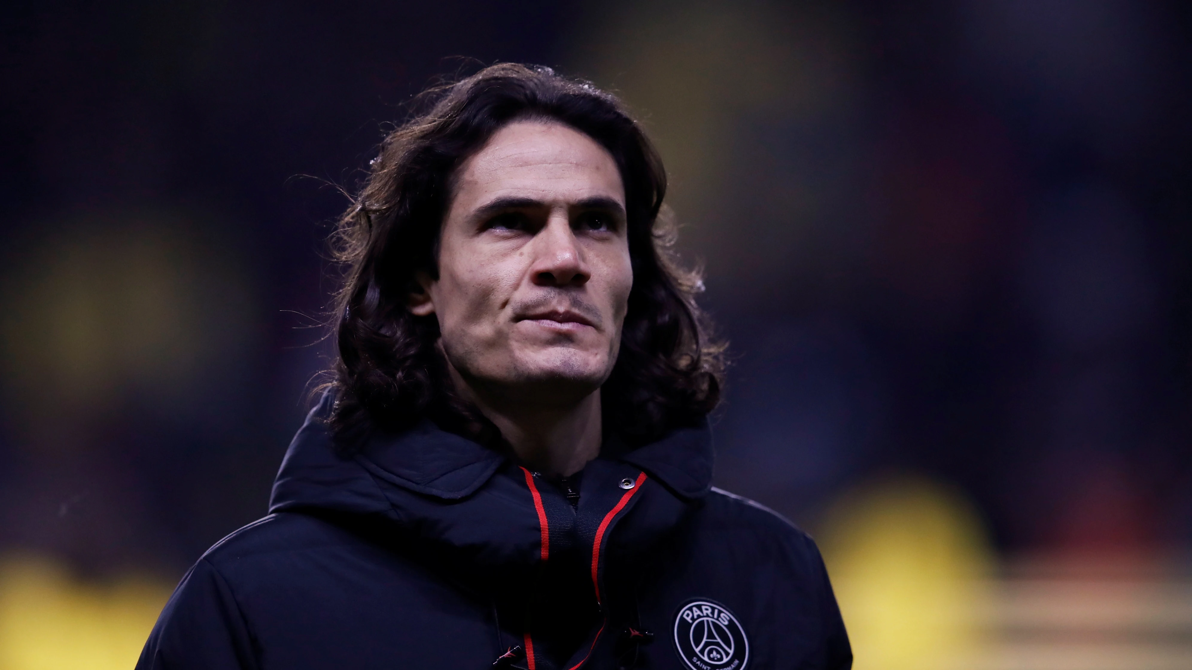 Edison Cavani en antes de un partido con el PSG