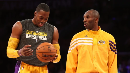 Kobe Bryant y Dwight Howard en un partido de los Lakers Kobe Bryant y Dwight Howard en un partido de los Lakers