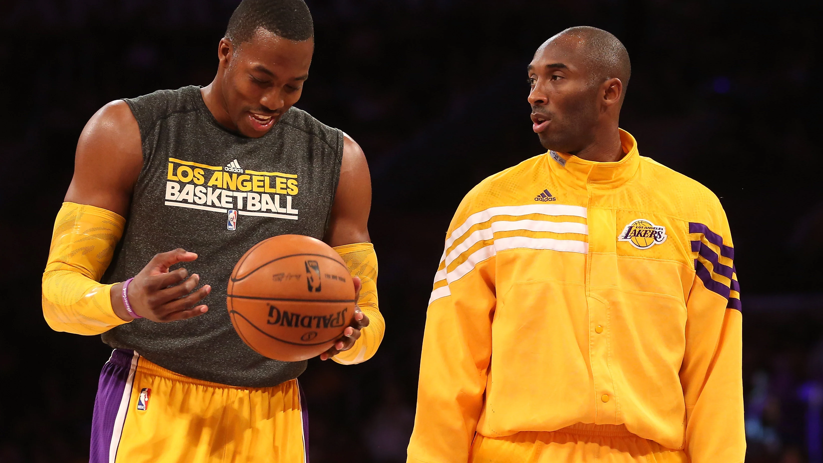 Kobe Bryant y Dwight Howard en un partido de los Lakers