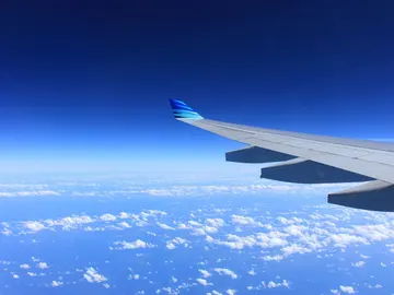 Avión en pleno vuelo Avión en pleno vuelo