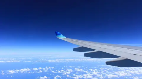 Avión en pleno vuelo Avión en pleno vuelo