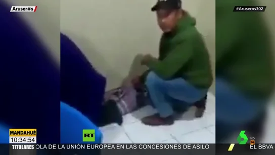 El polémico vídeo de una mujer dando a luz en el suelo de la sala de espera de un hospital El polémico vídeo de una mujer dando a luz en el suelo de la sala de espera de un hospital