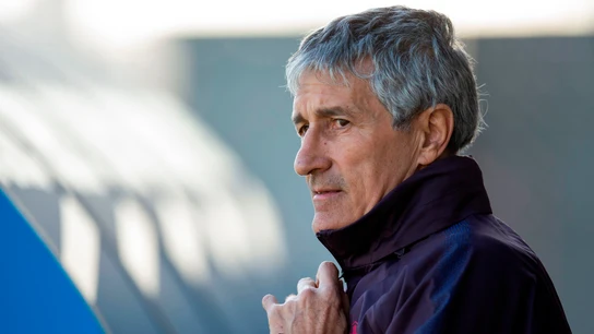 Quique Setién, durante un entrenamiento del FC Barcelona Quique Setién, durante un entrenamiento del FC Barcelona
