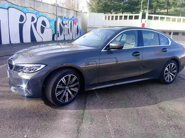 BMW 330e BMW 330e
