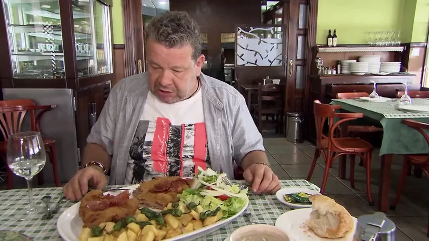 Alberto Chicote alucina con el tamaño del cachopo: "¡La virgen santa!" Alberto Chicote alucina con el tamaño del cachopo: "¡La virgen santa!"