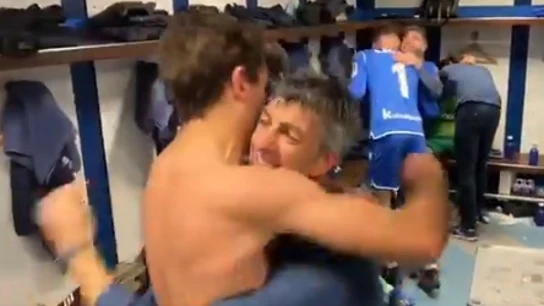 Oyarzábal e Imanol Alguacil se abrazan. Oyarzábal e Imanol Alguacil se abrazan.