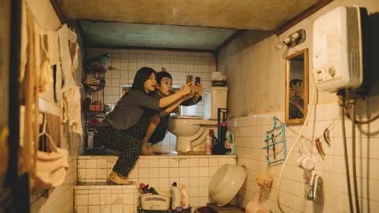 Escena del arranque de la película 'Parásitos', el fenómeno del año Escena del arranque de la película 'Parásitos', el fenómeno del año